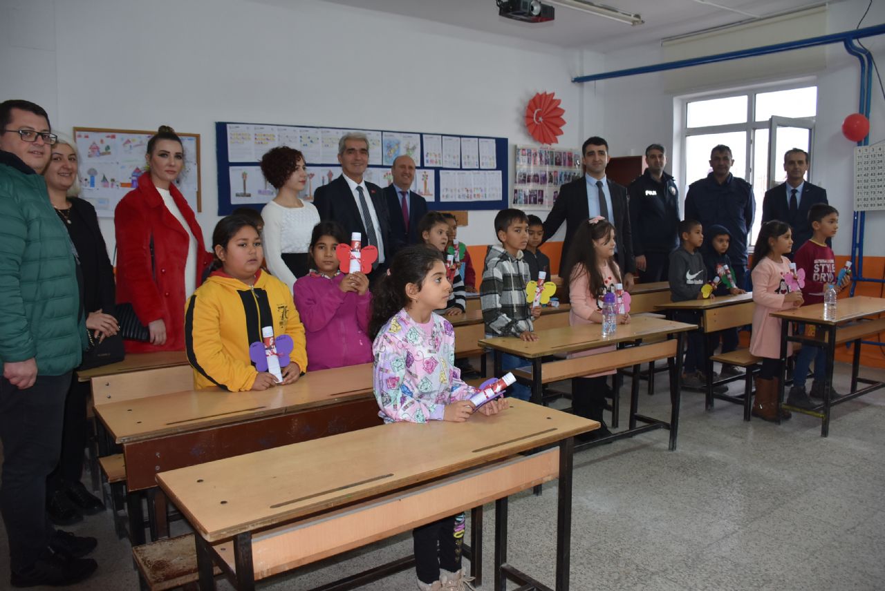 Miniklerin Karne Sevinci..